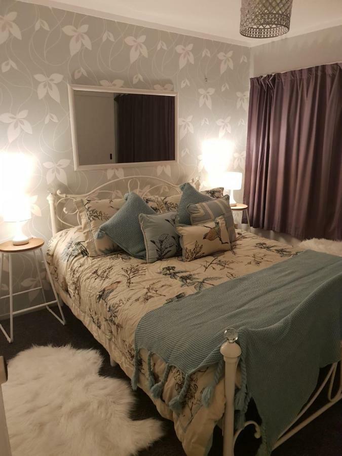 B, D & D Bed And Breakfast 타우포 호 외부 사진